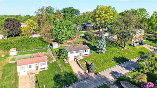 417 Peters Dr, Shaler, PA 15116
