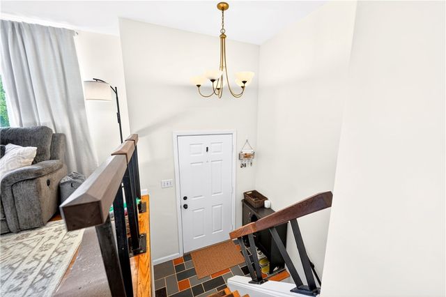 417 Peters Dr, Shaler, PA 15116