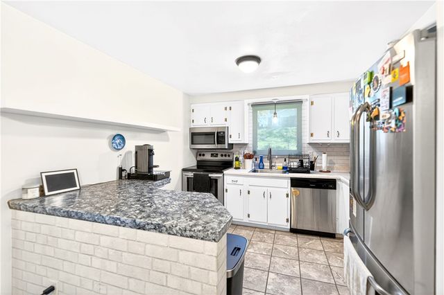 417 Peters Dr, Shaler, PA 15116