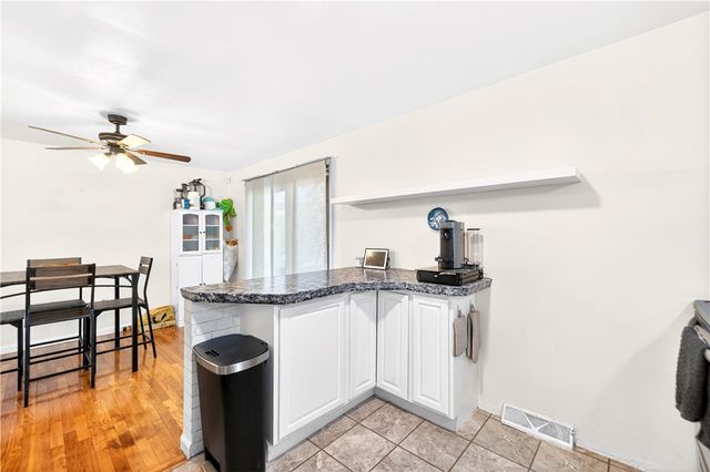 417 Peters Dr, Shaler, PA 15116