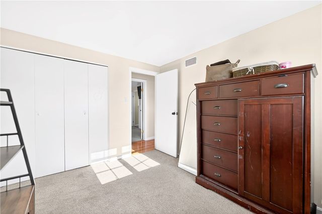 417 Peters Dr, Shaler, PA 15116