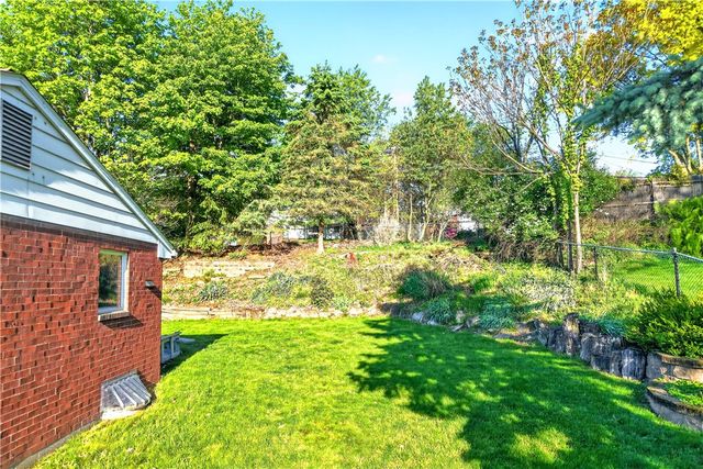 417 Peters Dr, Shaler, PA 15116