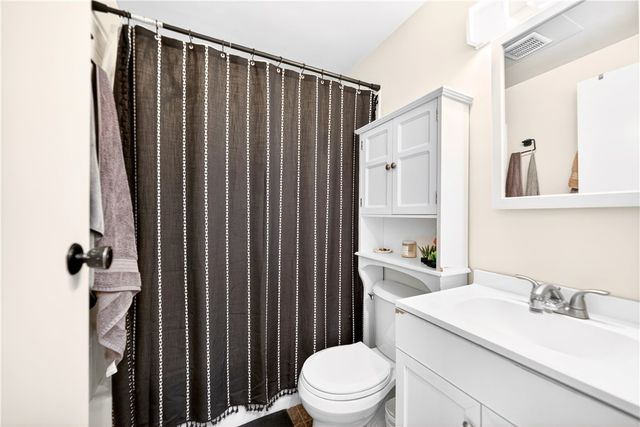 417 Peters Dr, Shaler, PA 15116