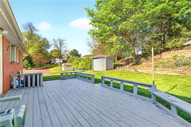 417 Peters Dr, Shaler, PA 15116