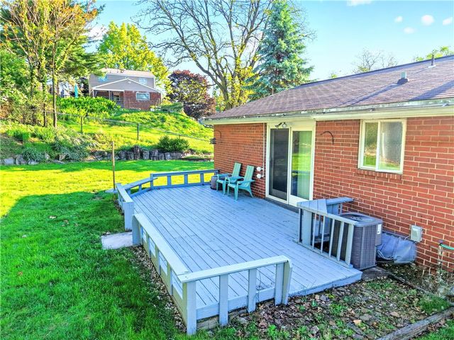 417 Peters Dr, Shaler, PA 15116