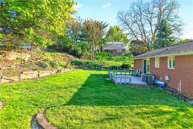 417 Peters Dr, Shaler, PA 15116