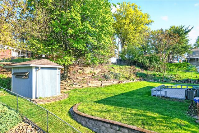 417 Peters Dr, Shaler, PA 15116