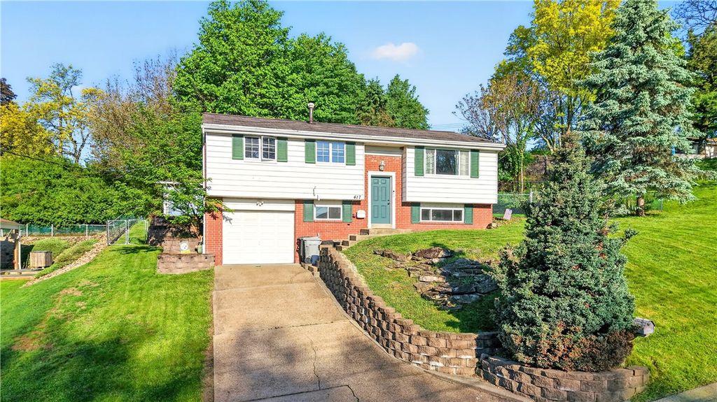 417 Peters Dr, Shaler, PA 15116