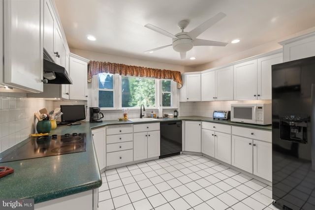 406 GRAISBURY AVE, Haddonfield, NJ 08033