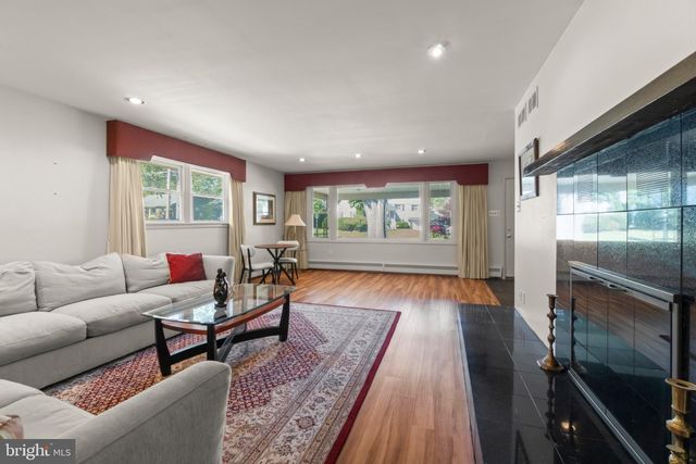 406 GRAISBURY AVE, Haddonfield, NJ 08033