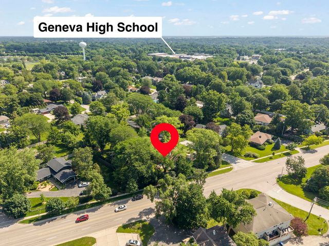 120 N Pine Street, Geneva, IL 60134