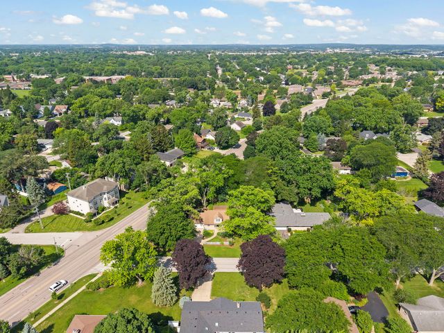 120 N Pine Street, Geneva, IL 60134