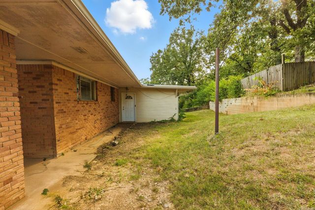 1900 Broken Arrow Drive, North Little Rock, AR 72118