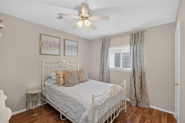 1633 Nichole Woods Drive, Houston, TX 77047
