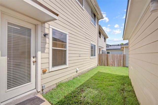 1633 Nichole Woods Drive, Houston, TX 77047