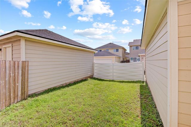 1633 Nichole Woods Drive, Houston, TX 77047