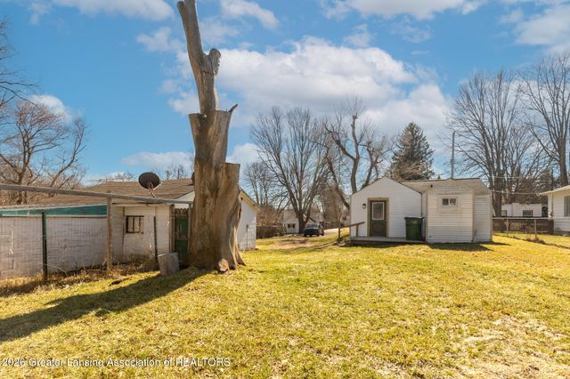 826 R G Curtiss Avenue, Lansing, MI 48911