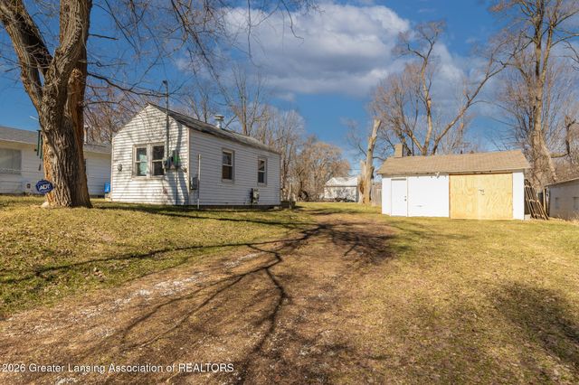 826 R G Curtiss Avenue, Lansing, MI 48911