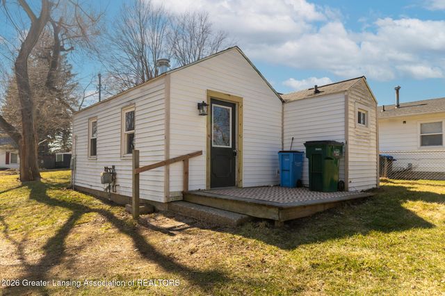 826 R G Curtiss Avenue, Lansing, MI 48911