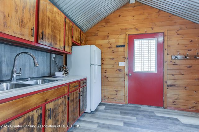 826 R G Curtiss Avenue, Lansing, MI 48911