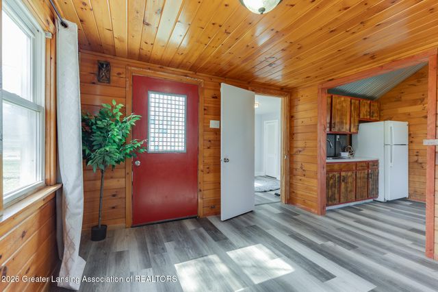 826 R G Curtiss Avenue, Lansing, MI 48911