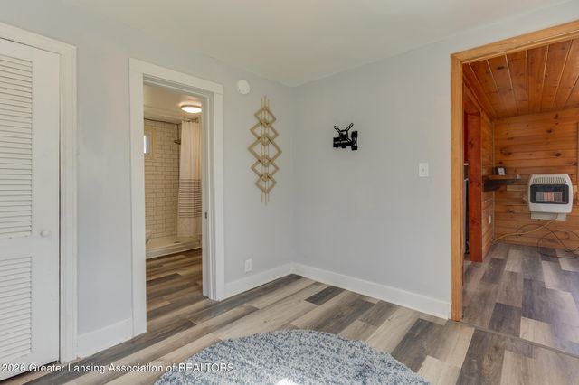 826 R G Curtiss Avenue, Lansing, MI 48911