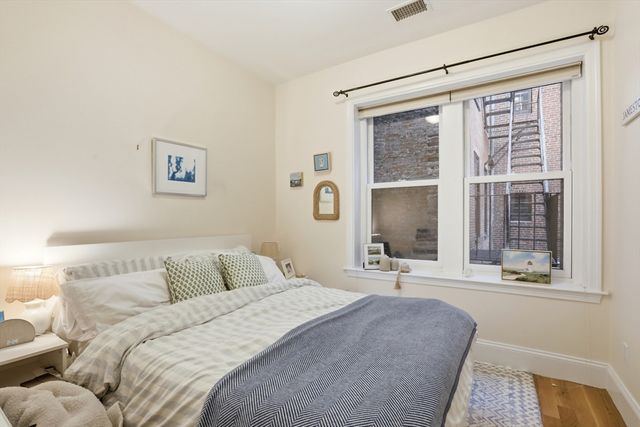 73 Myrtle St 2, Boston, MA 02114