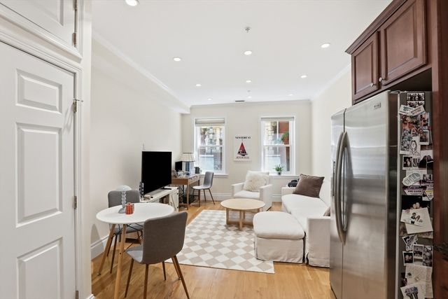 73 Myrtle St 2, Boston, MA 02114