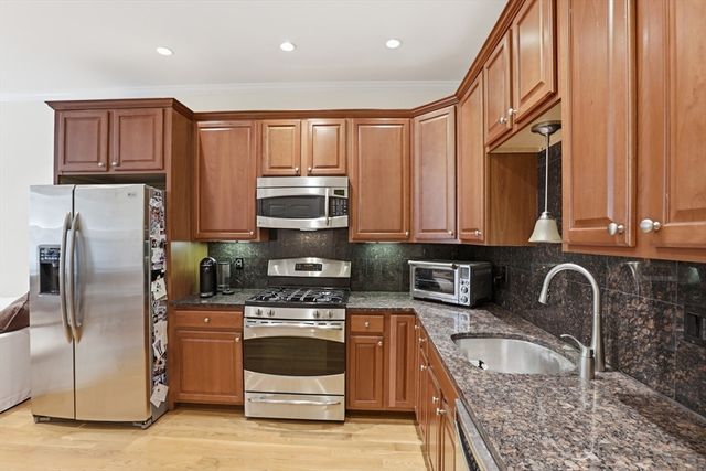 73 Myrtle St 2, Boston, MA 02114