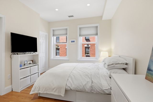 73 Myrtle St 2, Boston, MA 02114