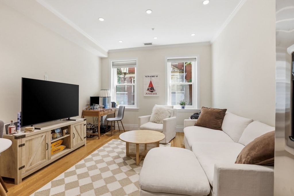 73 Myrtle St 2, Boston, MA 02114