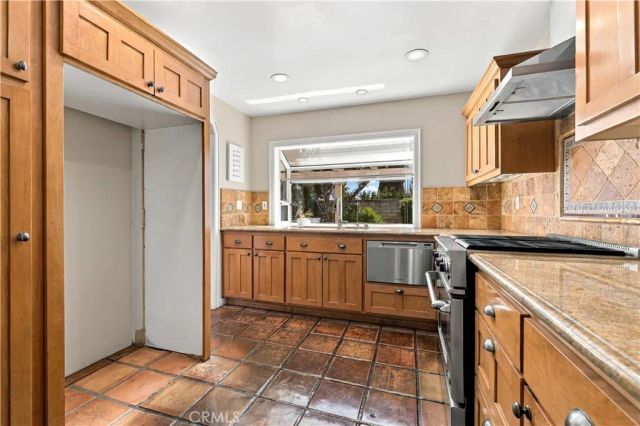 15444 Marilla Street, North Hills, CA 91343