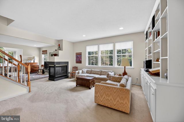 8 STARLING CT, West Deptford, NJ 08086