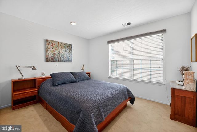 8 STARLING CT, West Deptford, NJ 08086