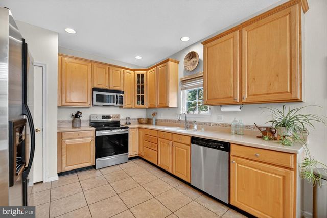 8 STARLING CT, West Deptford, NJ 08086