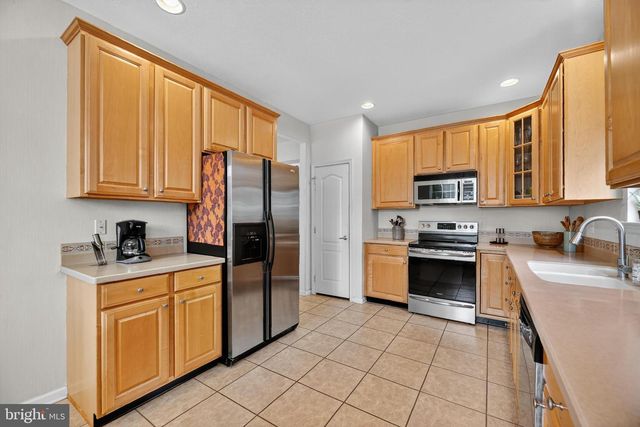 8 STARLING CT, West Deptford, NJ 08086