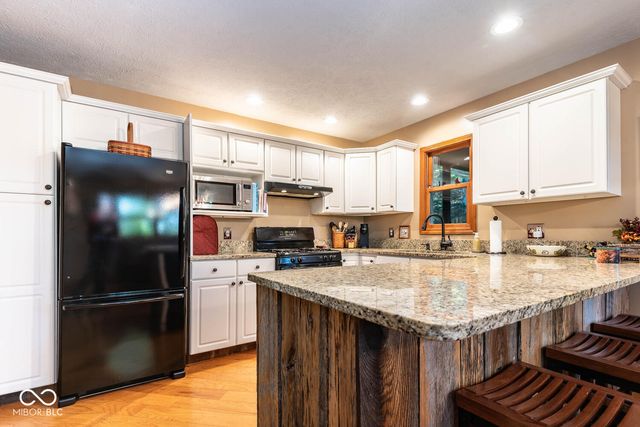 9002 E Agate Avenue, Nashville, IN 47448