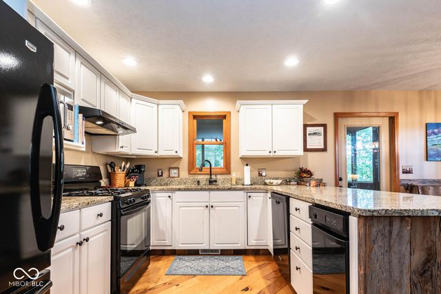 9002 E Agate Avenue, Nashville, IN 47448