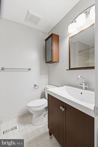 60 HAMPSHIRE DR, Plainsboro, NJ 08536