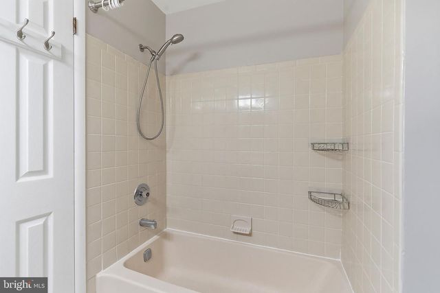 60 HAMPSHIRE DR, Plainsboro, NJ 08536