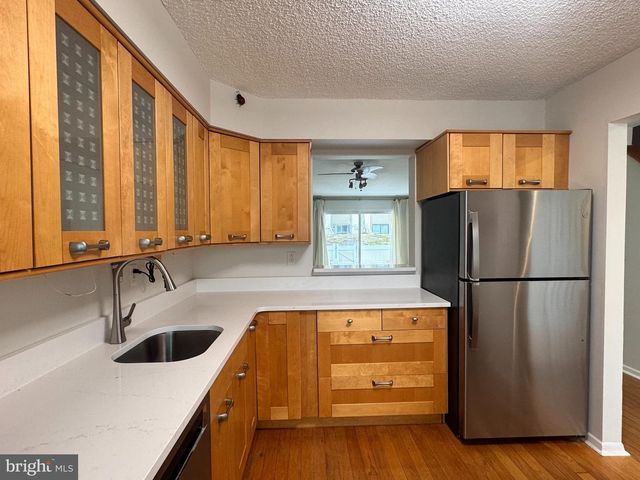 60 HAMPSHIRE DR, Plainsboro, NJ 08536