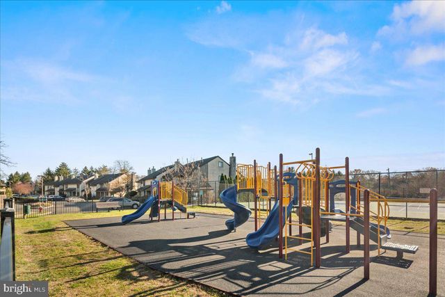 60 HAMPSHIRE DR, Plainsboro, NJ 08536