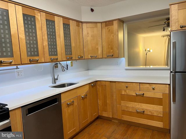 60 HAMPSHIRE DR, Plainsboro, NJ 08536