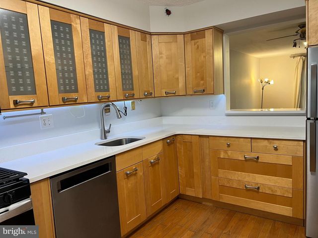 60 HAMPSHIRE DR, Plainsboro, NJ 08536