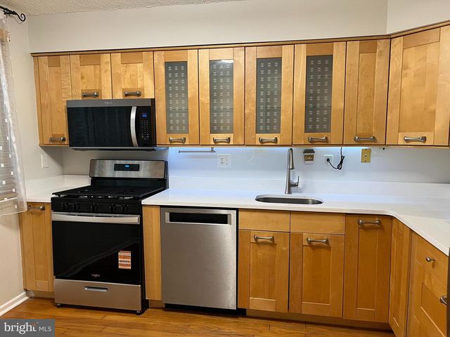 60 HAMPSHIRE DR, Plainsboro, NJ 08536