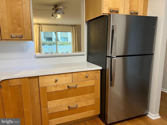 60 HAMPSHIRE DR, Plainsboro, NJ 08536