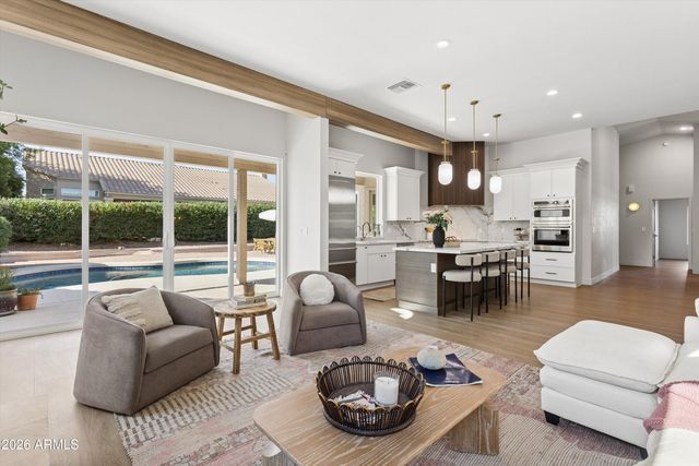 5450 E HELENA Drive, Scottsdale, AZ 85254