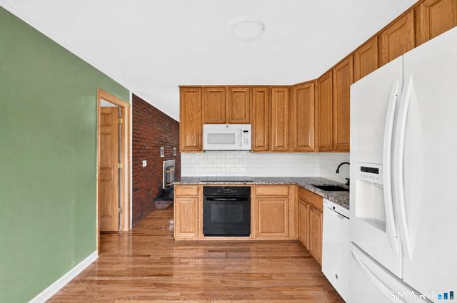 105 Bear Paw Road, Bridgeport, CT 06606