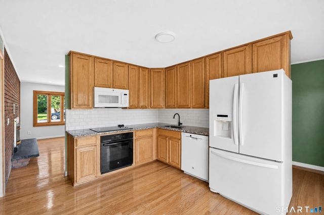 105 Bear Paw Road, Bridgeport, CT 06606