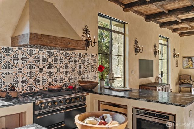 11008 N Deer Drive, Woodway, WA 98020